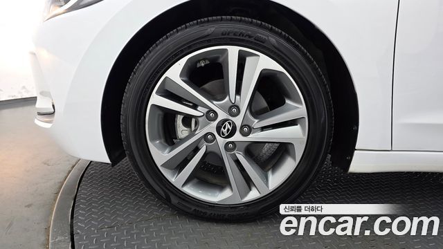 Hyundai AVANTE 2018 — photo 5
