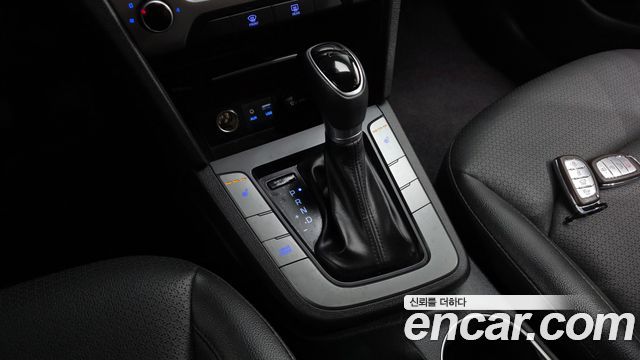 Hyundai AVANTE 2018 — photo 12