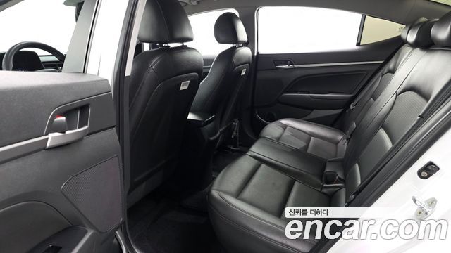 Hyundai AVANTE 2018 — photo 17