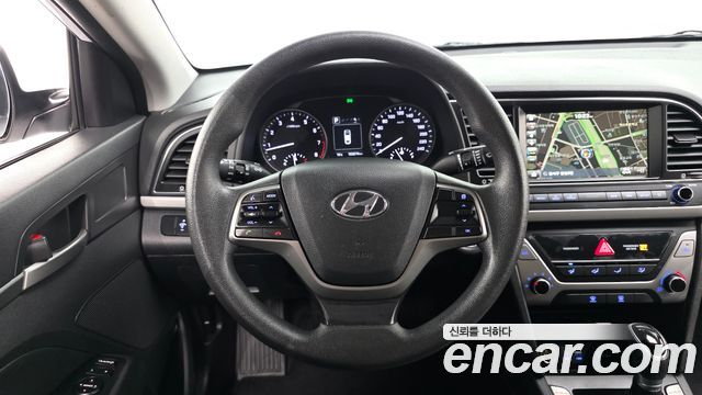 Hyundai AVANTE 2018 — photo 18