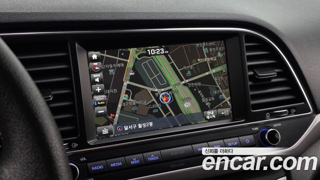 Hyundai AVANTE 2018 — photo 19