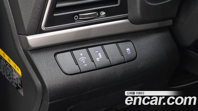 Hyundai AVANTE 2018 — photo 21