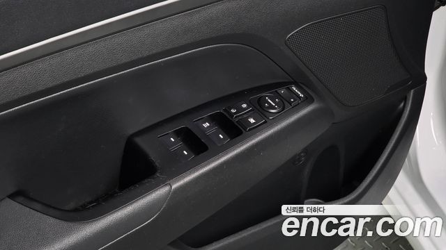 Hyundai AVANTE 2018 — photo 22