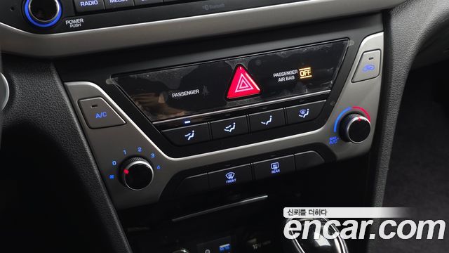 Hyundai AVANTE 2018 — photo 24