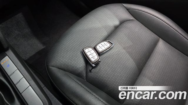 Hyundai AVANTE 2018 — photo 26