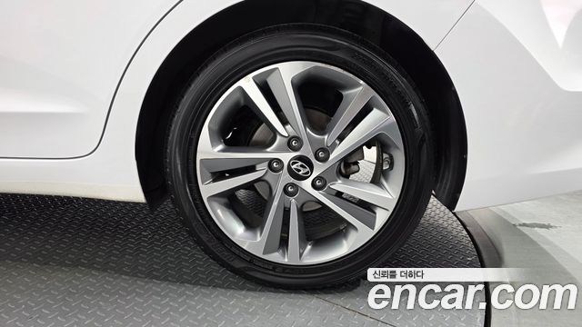Hyundai AVANTE 2018 — photo 7