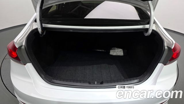 Hyundai AVANTE 2018 — photo 30