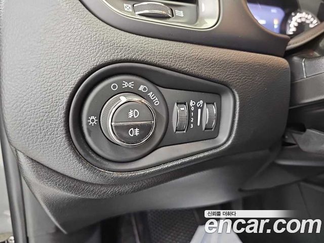 Jeep Renegade 2019 — photo 18