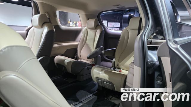 Kia Canival 2022 — photo 11