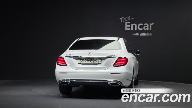 Mercedes-Benz E-Class 2020 — photo 4