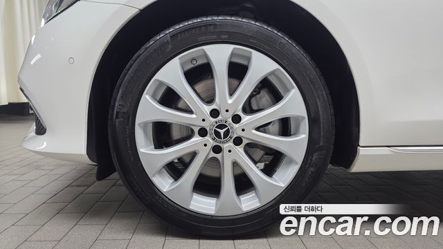Mercedes-Benz E-Class 2020 — photo 5