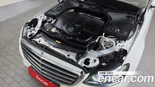 Mercedes-Benz E-Class 2020 — photo 6