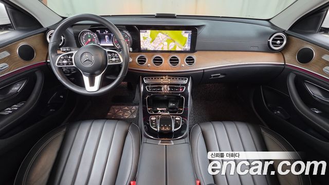Mercedes-Benz E-Class 2020 — photo 10