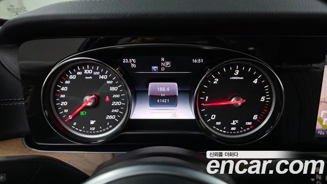 Mercedes-Benz E-Class 2020 — photo 11