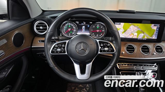 Mercedes-Benz E-Class 2020 — photo 20