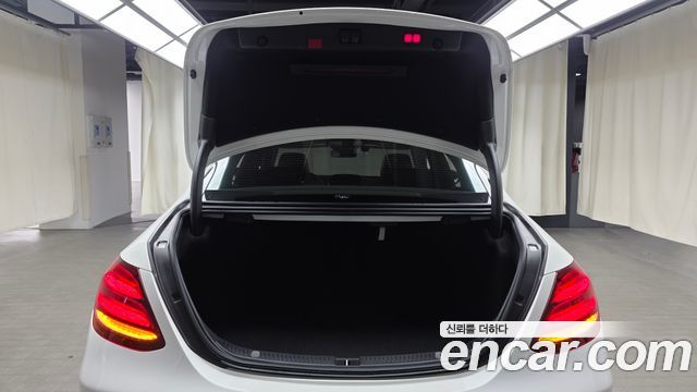 Mercedes-Benz E-Class 2020 — photo 23