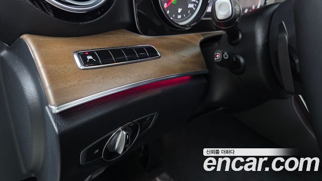 Mercedes-Benz E-Class 2020 — photo 26