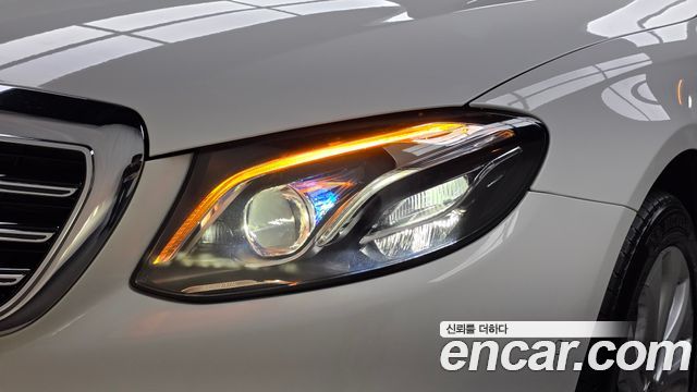 Mercedes-Benz E-Class 2020 — photo 8