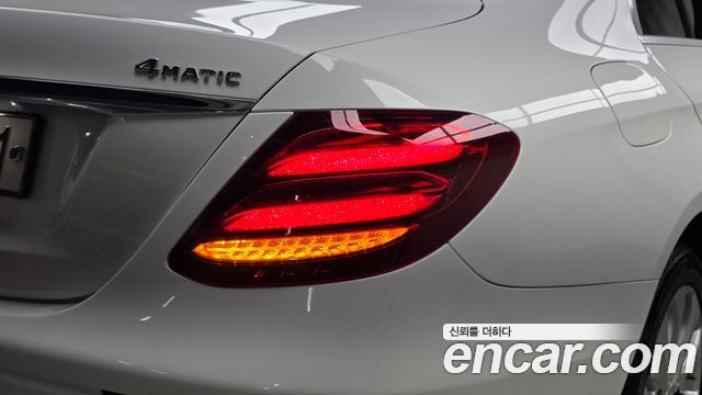 Mercedes-Benz E-Class 2020 — photo 9