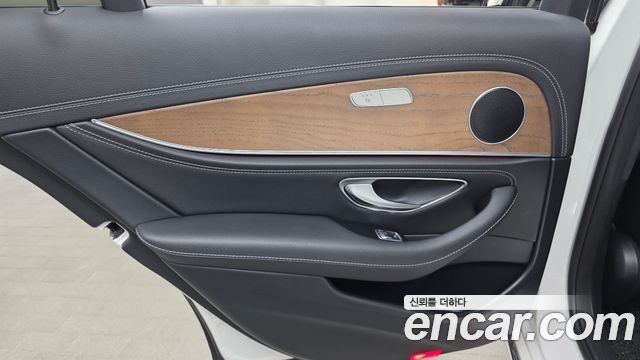 Mercedes-Benz E-Class 2020 — photo 15