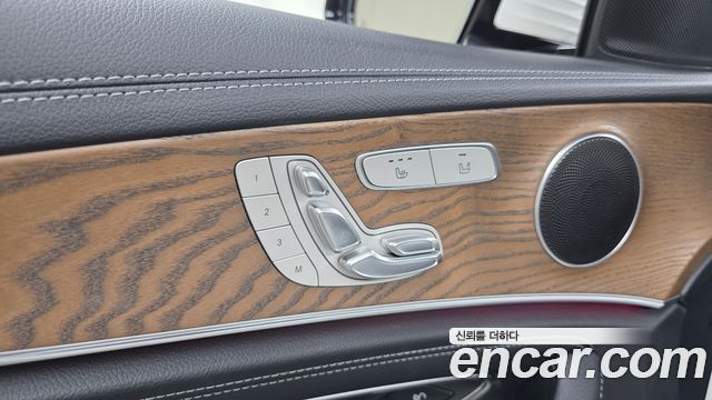 Mercedes-Benz E-Class 2020 — photo 28