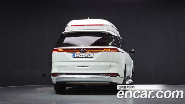 Kia Canival 2023 — photo 4
