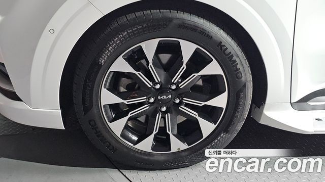 Kia Canival 2023 — photo 5