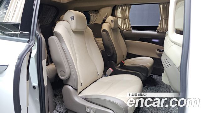 Kia Canival 2023 — photo 17