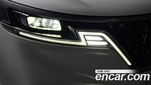 Kia Canival 2023 — photo 8