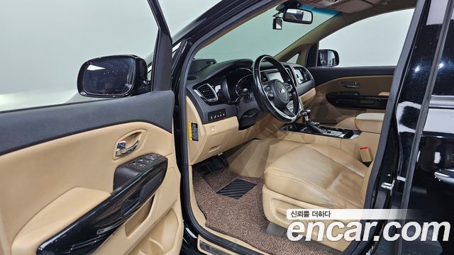Kia Canival 2019 — photo 10