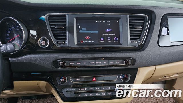 Kia Canival 2019 — photo 15
