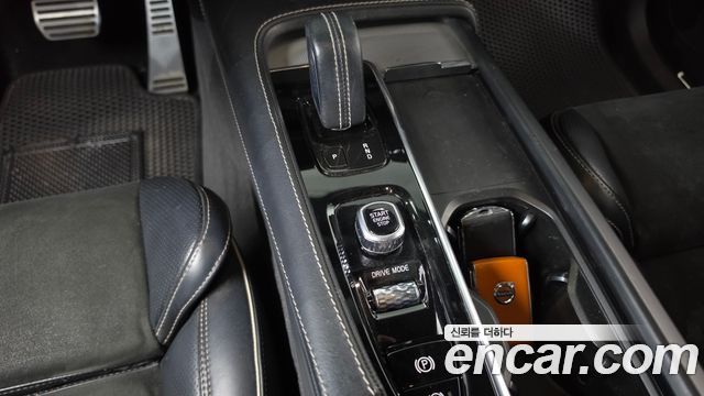 Volvo XC90 2021 — photo 9