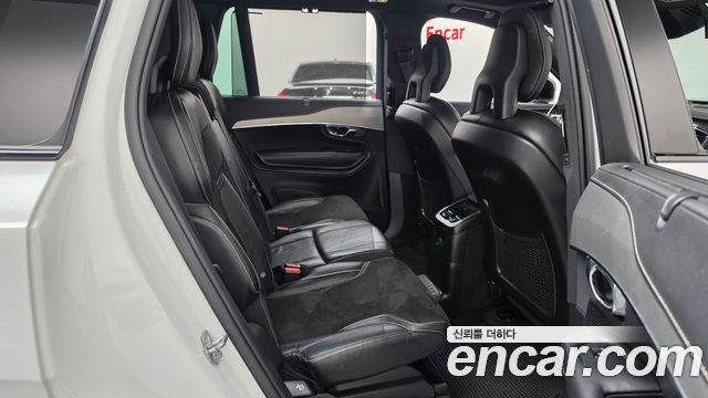 Volvo XC90 2021 — photo 11