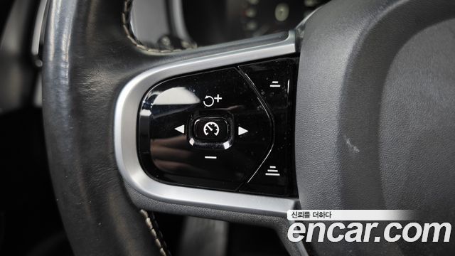 Volvo XC90 2021 — photo 15