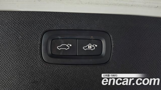 Volvo XC90 2021 — photo 17