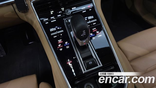 Porsche Panamera 2018 — photo 12