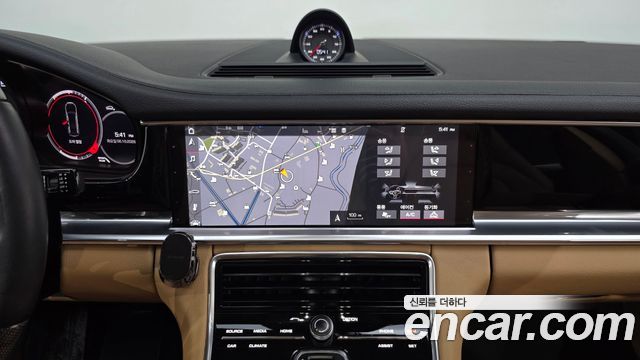 Porsche Panamera 2018 — photo 20