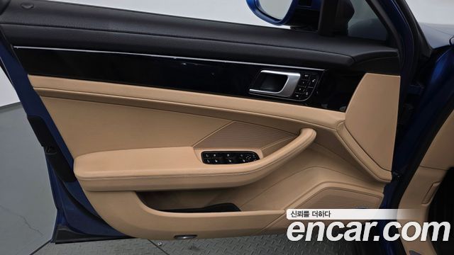 Porsche Panamera 2018 — photo 14