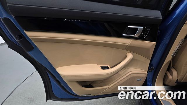 Porsche Panamera 2018 — photo 15