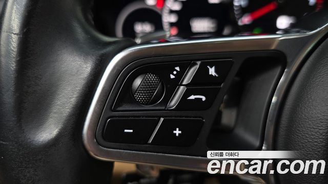 Porsche Panamera 2018 — photo 29