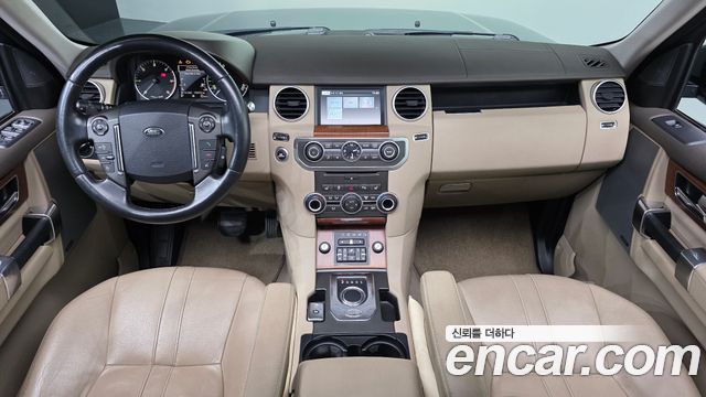 Land Rover Discovery 2016 — photo 10