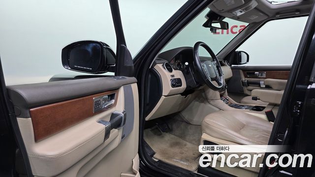 Land Rover Discovery 2016 — photo 13