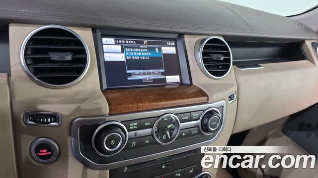 Land Rover Discovery 2016 — photo 20
