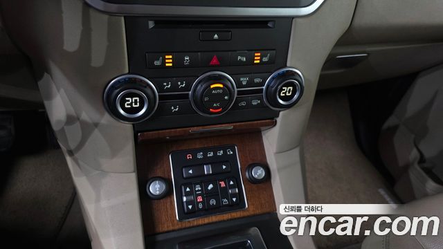 Land Rover Discovery 2016 — photo 22