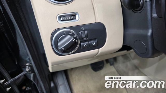 Land Rover Discovery 2016 — photo 24