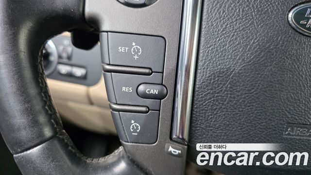 Land Rover Discovery 2016 — photo 26
