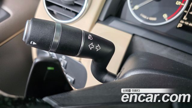 Land Rover Discovery 2016 — photo 29
