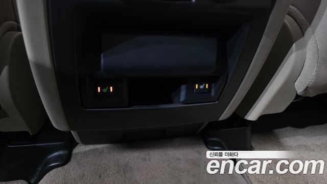 Land Rover Discovery 2016 — photo 31