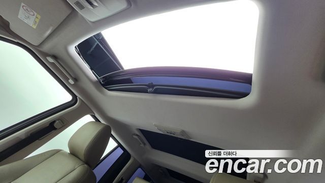 Land Rover Discovery 2016 — photo 34