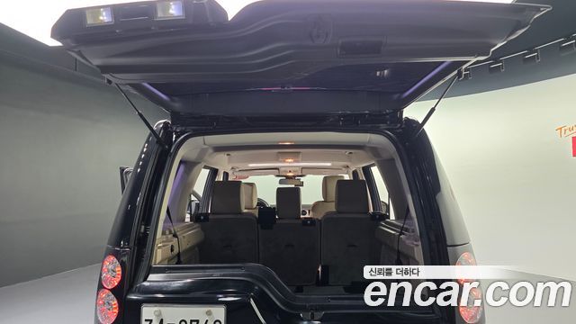 Land Rover Discovery 2016 — photo 36